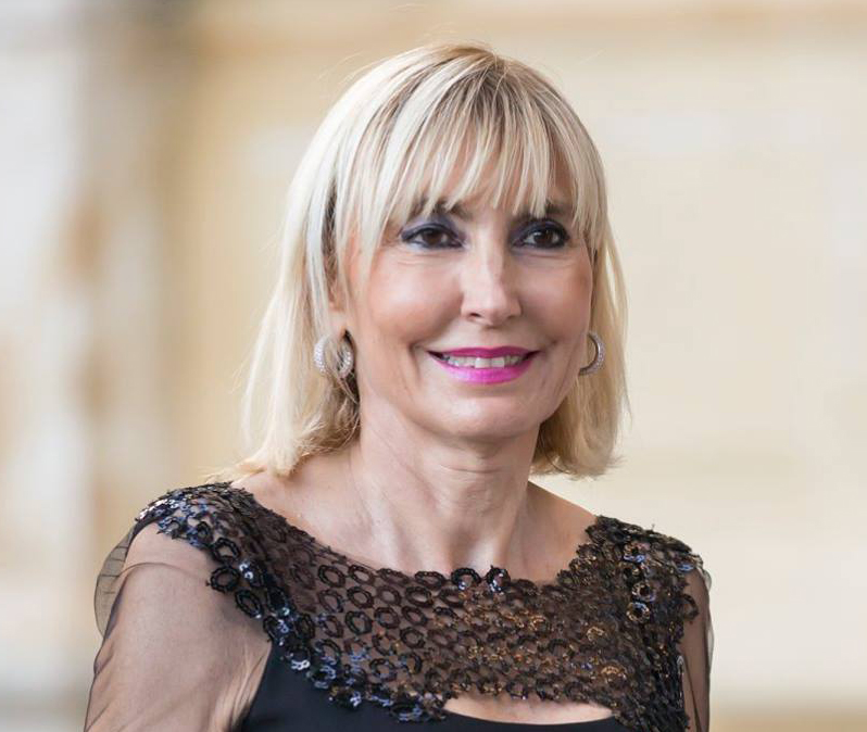 Dr. Tiziana Lazzari Medico Dermatologo e Chirurgo Estetico Un'esperienza trentennale nella cura della pelle